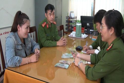 Thượng úy Công an nhặt ví tiền trên 22 triệu đồng trả lại người bỏ quên