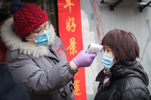 Ông Trump nói dịch coronavirus có thể giảm khi trời ấm, giới khoa học băn khoăn