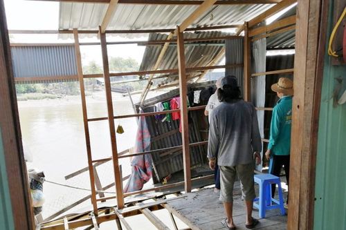An Giang: Sạt lở sông, dân khẩn cấp dời nhà