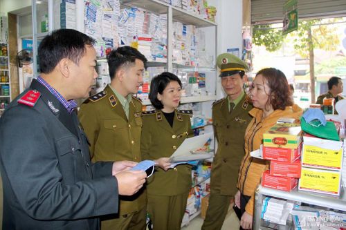 Quản lý thị trường Nghệ An xử phạt 8 cơ sở kinh doanh tăng giá khẩu trang