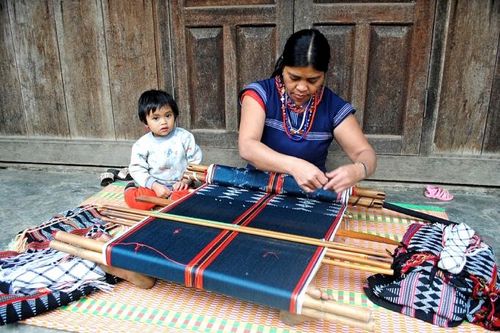 Quyết tâm giữ nghề thổ cẩm Cơ Tu