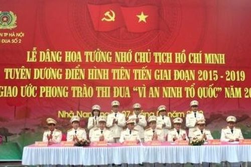 Cụm thi đua số 2 Công an TP Hà Nội tuyên dương các điển hình tiên tiến