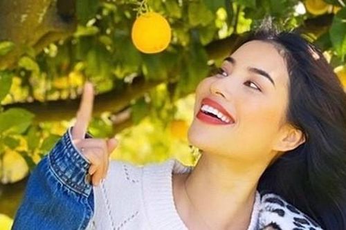 Hoa hậu Phạm Hương khoe thu hoạch trái cây tươi ngon trong vườn nhà ở Mỹ