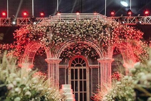 Lâu đài lộng lẫy như cổ tích trong không gian tiệc cưới của cầu thủ Duy Mạnh