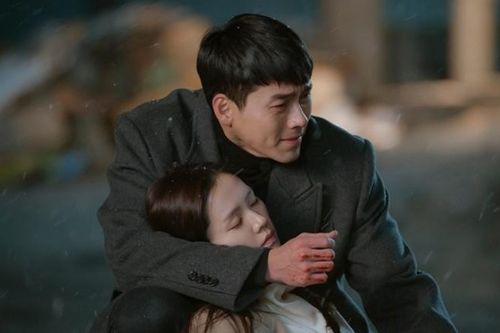 'Hạ cánh nơi anh' tập 13 - đỡ đạn thay Jung Hyeok, Se Ri gặp nguy kịch