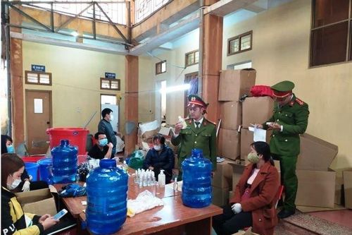 Đình chỉ cơ sở sản xuất nước rửa tay quy mô lớn ở Thái Bình