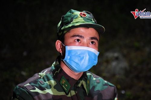 Xúc động những người lính nơi biên giới 'ăn lán, ngủ rừng' chống dịch corona