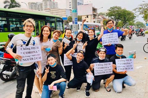 Hàng triệu khẩu trang được phát miễn phí: Tình người luôn ở quanh ta