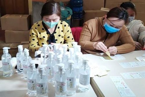 Phát hiện hàng nghìn chai nước rửa tay sản xuất 'chui' ở Thái Bình