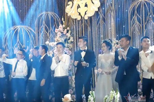 Bầu Hiển, bố cô dâu nhảy cực 'sung' trong đám cưới Duy Mạnh