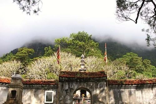 Lên đỉnh Phù Vân