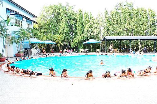 Cảnh báo an toàn cho trẻ ở hồ bơi