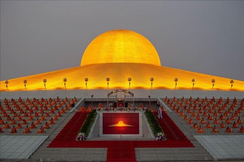 Thái Lan : Lung linh đêm hoa đăng tại lễ hội Makha Bucha