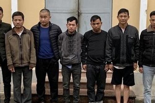 Tổ chức đánh bạc trong nhà thờ họ