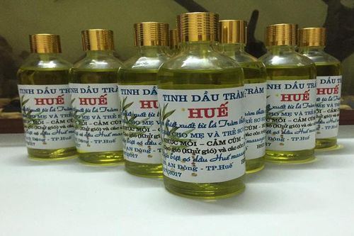 Làng tinh dầu tràm ở Huế cháy hàng vì tin đồn có thể phòng virus
