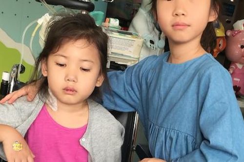 Nhờ công nghệ thực tế ảo, mẹ gặp lại con gái nhỏ qua đời vì bệnh máu trắng và màn tái ngộ khiến ai cũng rơi lệ