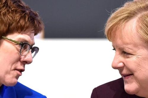 Người kế nhiệm Thủ tướng Đức Angela Merkel bất ngờ từ chức