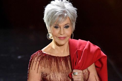 Lý do minh tinh Mỹ mặc váy cũ tại Oscar 2020
