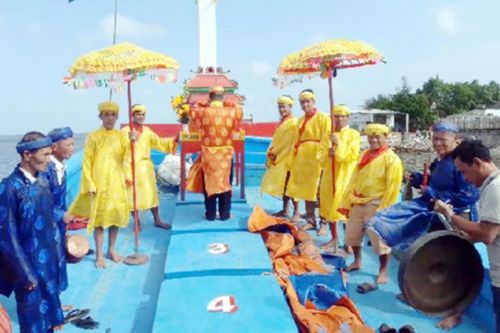 Ngư dân Tam Quang tổ chức lễ hội cầu ngư