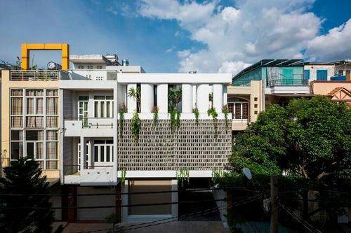 Ông bố Sài Gòn xây nhà đẹp như mơ tặng con gái rượu