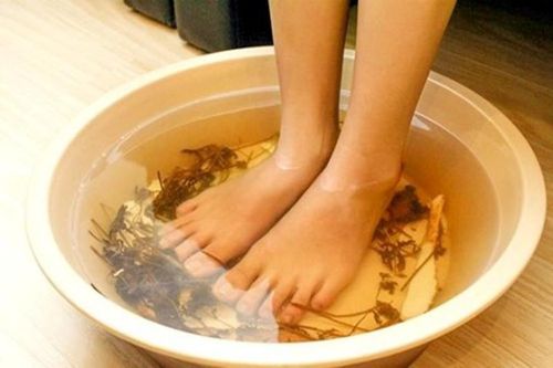 Ngâm chân trước khi ngủ thế này bảo đảm sống thọ 100 tuổi