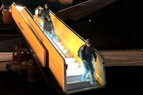 30 người Việt từ Vũ Hán về tới Vân Đồn