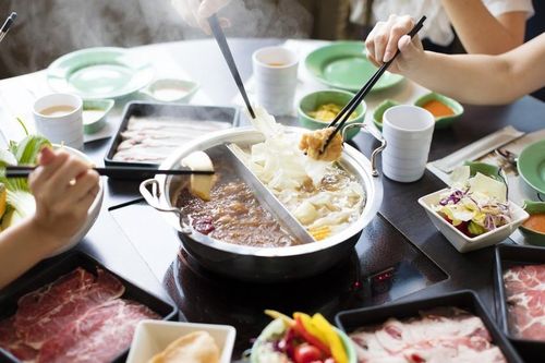 9 người trong một nhà nhiễm virus corona vì cùng ăn lẩu nướng