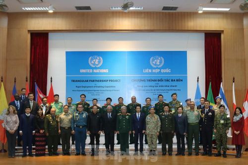 Huấn luyện giảng viên vận hành trang bị công binh hạng nặng của Liên hợp quốc