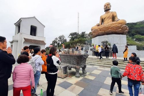 Non thiêng Yên Tử ngày xuân