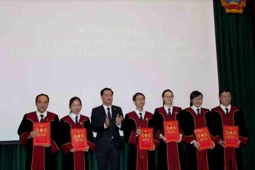 TAND Tp Hồ Chí Minh công bố quyết định bổ nhiệm Thẩm phán và Chánh án TAND cấp huyện