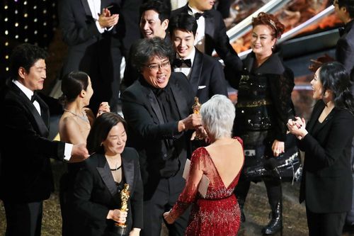 'Parasite' lập kỳ tích trong một mùa Oscar mang tính toàn cầu