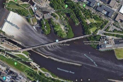 Tin Google Maps, một tài xế lao xuống sông may mắn thoát chết
