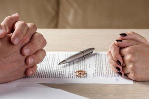 Chồng đề nghị vợ 'ly hôn giả' vì sở thích quái dị