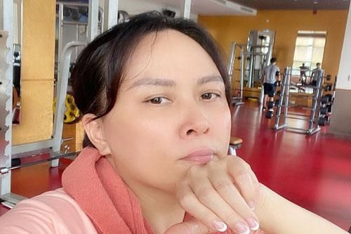 Phượng Chanel được khen làn da đẹp, Quách Ngọc Ngoan đã vội cảm ơn nhưng không quên phủ nhận 2 điều khó tin