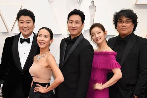 Dàn sao phim 'Ký sinh trùng' rạng rỡ đổ bộ thảm đỏ lễ trao giải Oscar