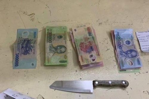 Tước dao khống chế đối tượng nước ngoài cướp tài sản