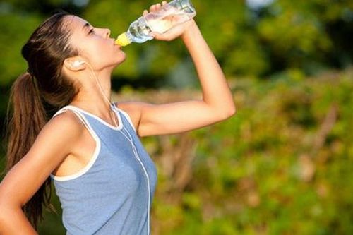 Cách bổ sung nước có lợi cho sức đề kháng phòng chống virus corona trong ngày đông lạnh