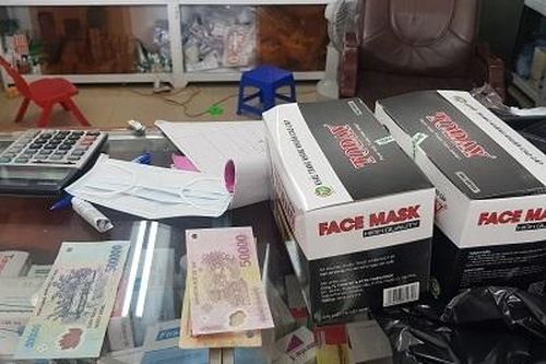 Công ty bị đình chỉ vì tăng giá khẩu trang y tế vẫn ngang nhiên hoạt động