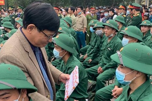 Thừa Thiên Huế: Trên 1.300 thanh niên lên đường nhập ngũ