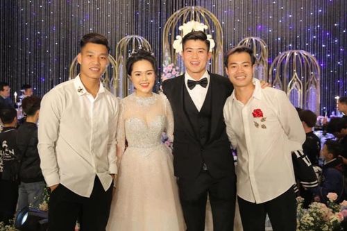 Bắt được hoa cưới Duy Mạnh, Văn Toàn bị fan trêu sắp 'nối gót' kết hôn