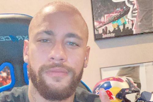 Neymar cạo trọc như Mourinho