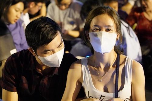 Ảnh chế dời 14/2, 8/3 sang năm sau vì dịch corona