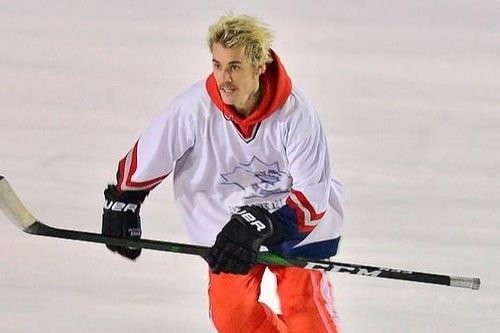 Justin Bieber đi chơi với bạn, để vợ một mình dự tiệc hậu Oscar