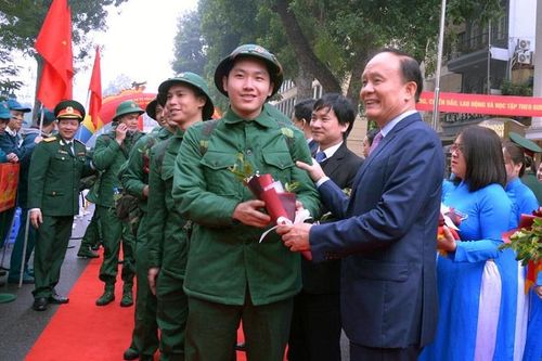 Quận Hoàn Kiếm: Hơn 50 thanh niên lên đường nhập ngũ
