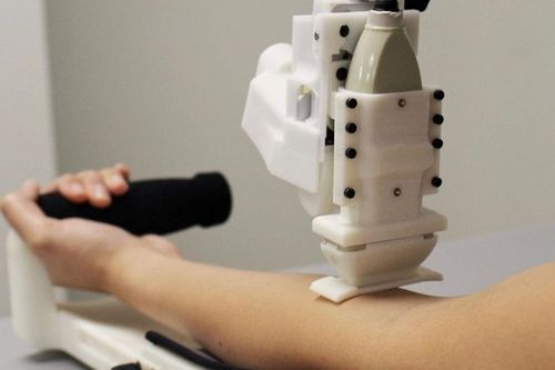 Chế tạo thành công robot lấy máu bệnh nhân