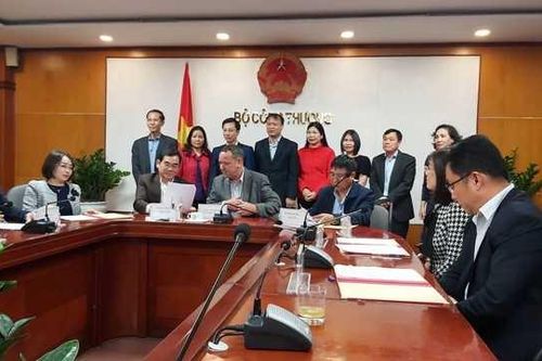 Bộ Công thương họp gấp cùng doanh nghiệp hỗ trợ tiêu thụ nông sản