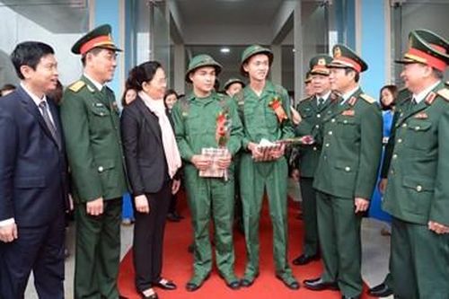 Tuổi trẻ náo nức lên đường