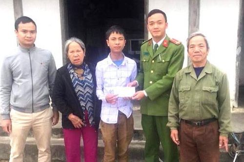 Giúp bé trai đi lạc gần 100km về với gia đình