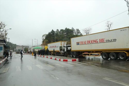 Hàng xuất khẩu qua cửa khẩu Hữu Nghị nhỏ giọt