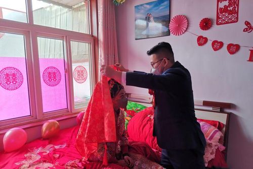 Đám cưới không khách mời, dài 2 phút giữa mùa dịch corona